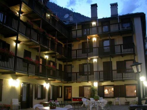 Hotel Tavernier Courmayeur Exterior photo