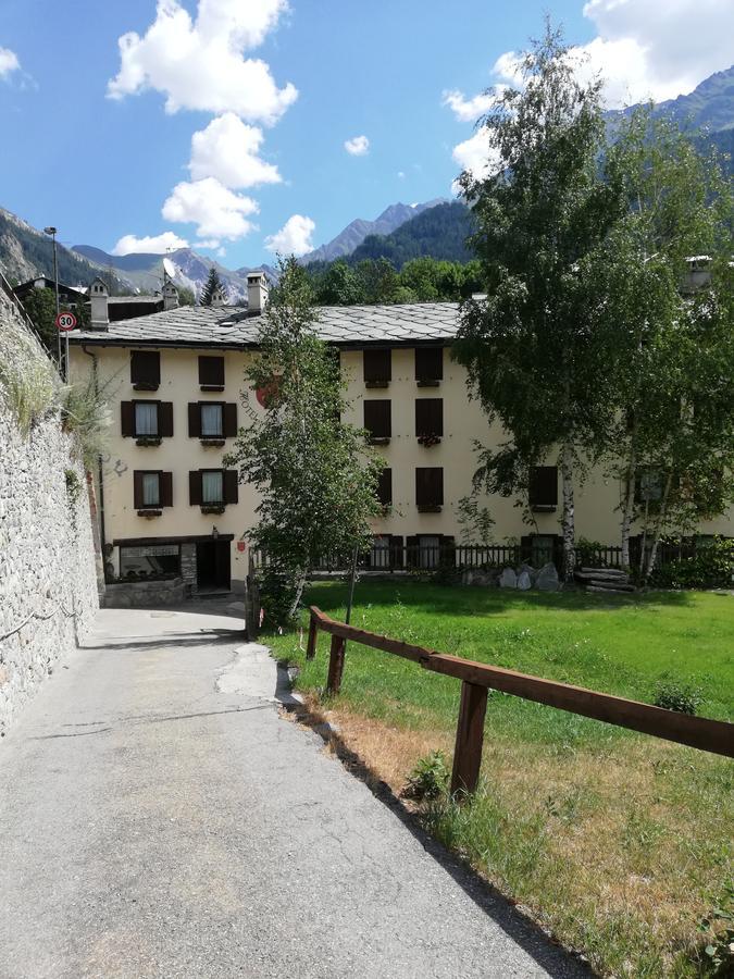Hotel Tavernier Courmayeur Exterior photo